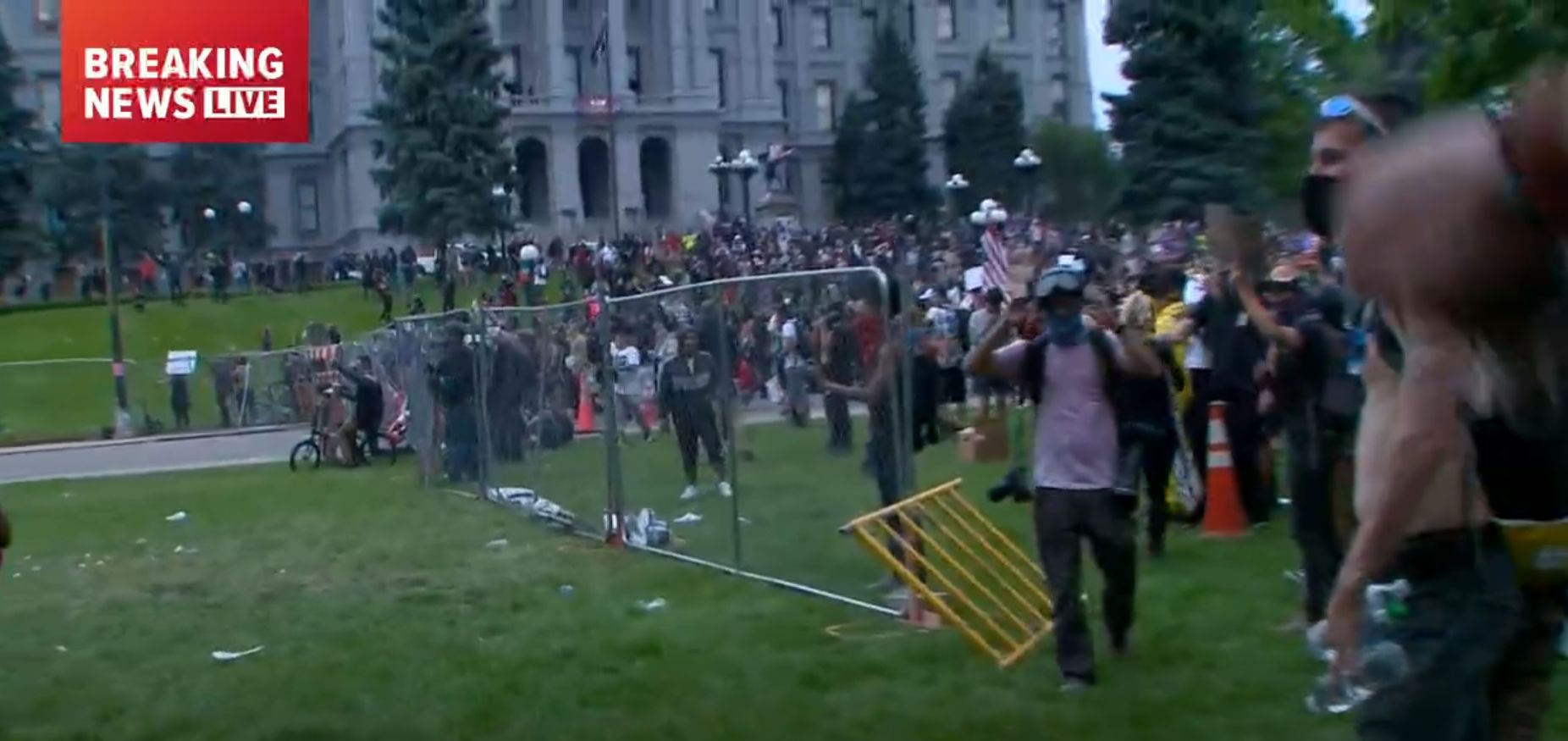 protest barricade 2020-05-30.png